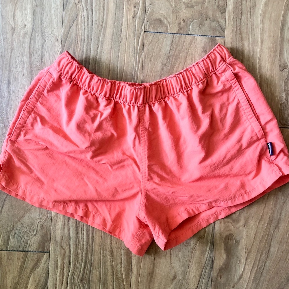 PATAGONIA barely baggies 2.5” coral shorts